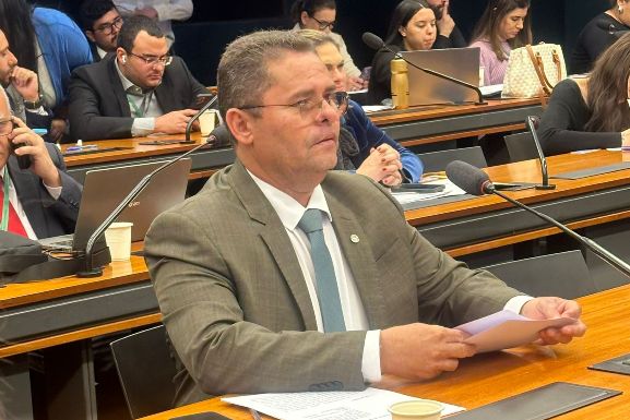 Comissão de Viação e Transportes aprova curso de formação como aquaviário para pescadores&nbsp;artesanais