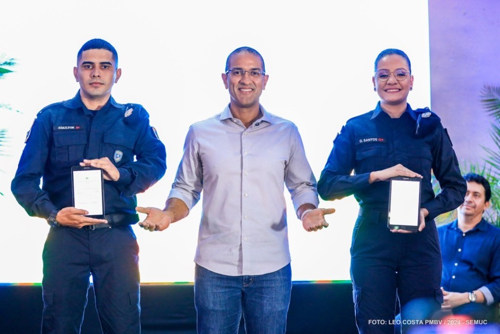 Prefeito Arthur Henrique dá posse a mais 90 Guardas Civis&nbsp;Municipais