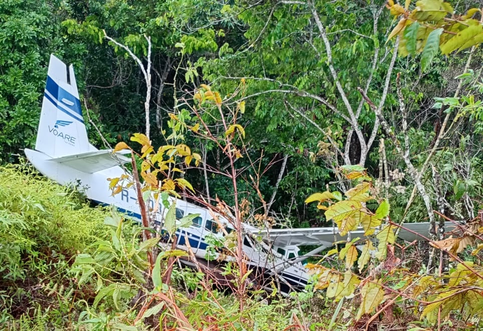 SURUCUCU: Avião sai da pista na hora da aterrisagem; não houve&nbsp;feridos