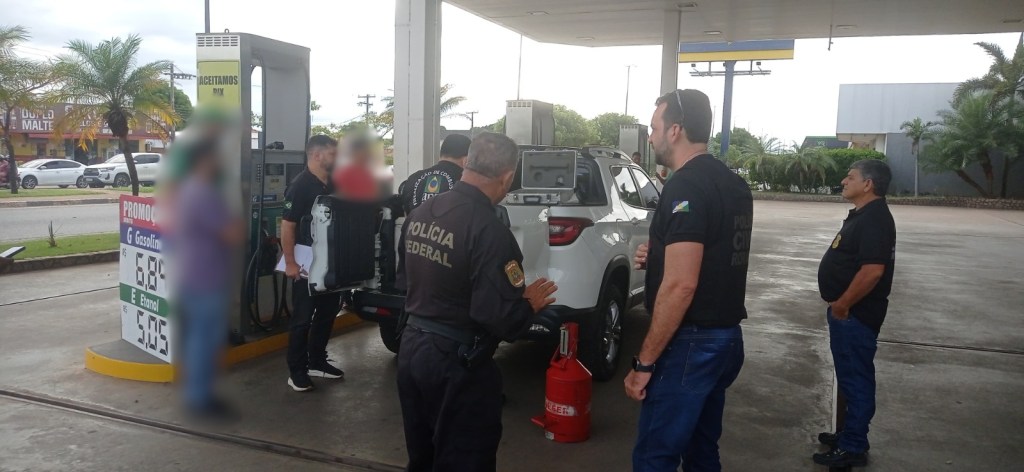 Polícia Civil e ANP realizam fiscalização em posto após denúncia de combustível supostamente&nbsp;adulterado