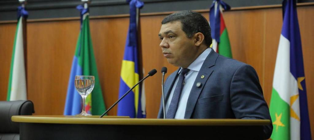 “Exoneração de Cecília Lorenzon não encerra crisa na saúde”, afirma&nbsp;Sampaio