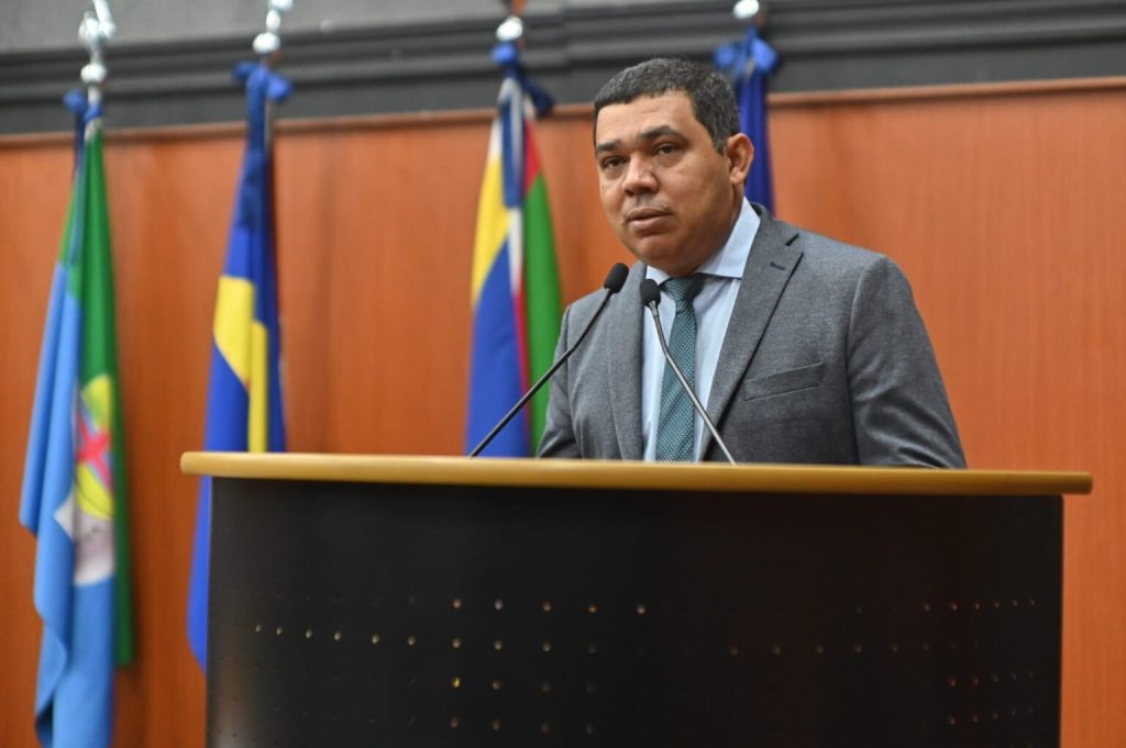 Deputado Sampaio exige exoneração de Cecília Lorenzon por irregularidades na&nbsp;Saúde