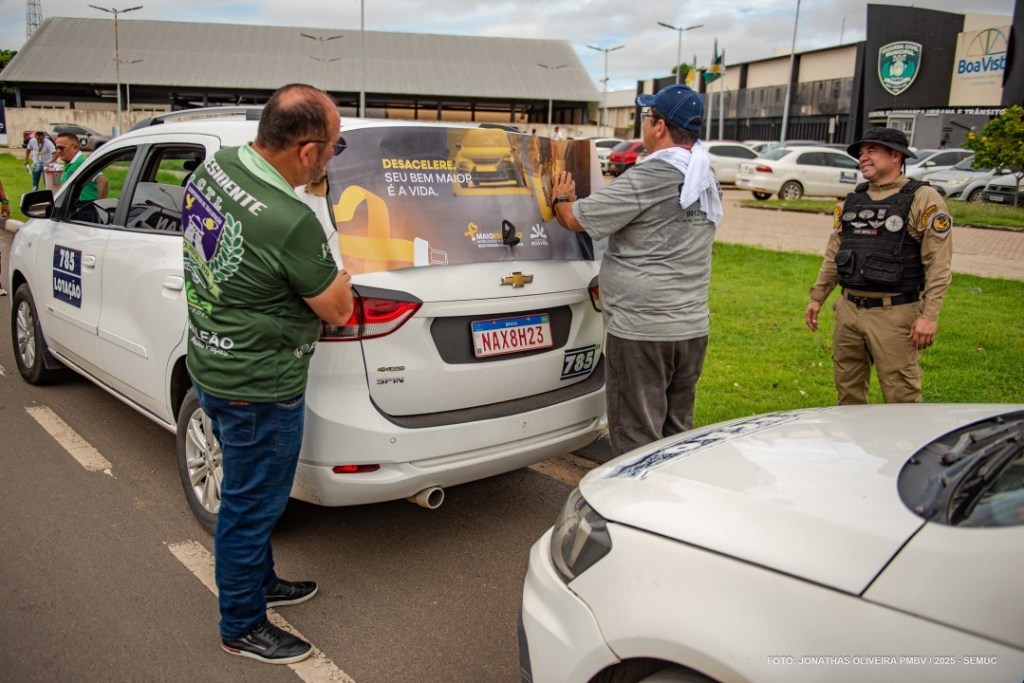 “Adesivaço” leva mensagem por um trânsito seguro aos condutores de Boa&nbsp;Vista