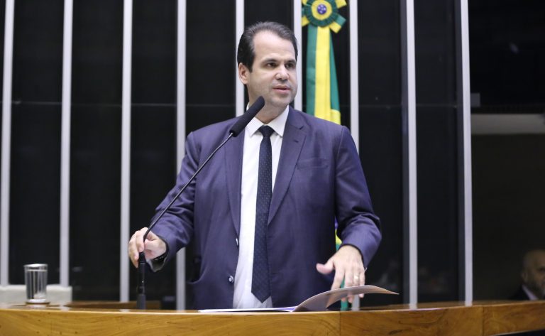 Câmara aprova projeto que exige botão de pânico em aplicativos de&nbsp;transporte