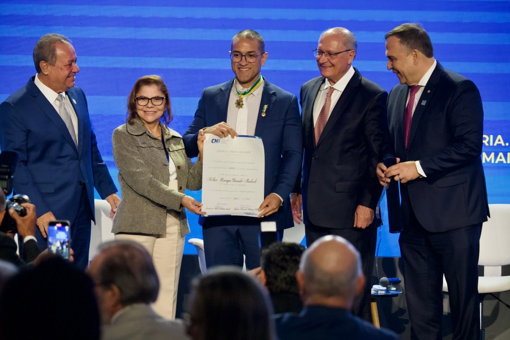 Arthur Henrique recebe Ordem do Mérito Industrial em Brasília e reforça apoio ao segmento em Boa&nbsp;Vista