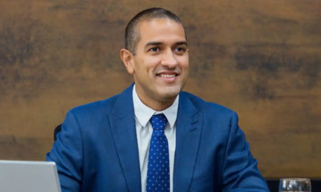 Arthur Henrique envia à Câmara projetos que ampliam benefícios de professores e&nbsp;cuidadores