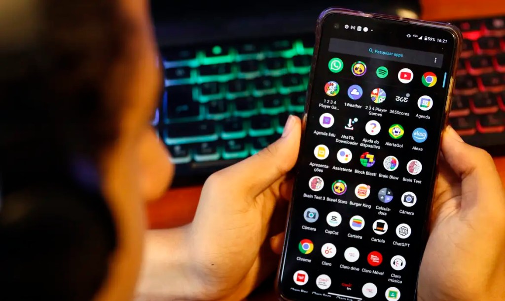 Câmara aprova urgência de projeto que combate adultização nas&nbsp;redes