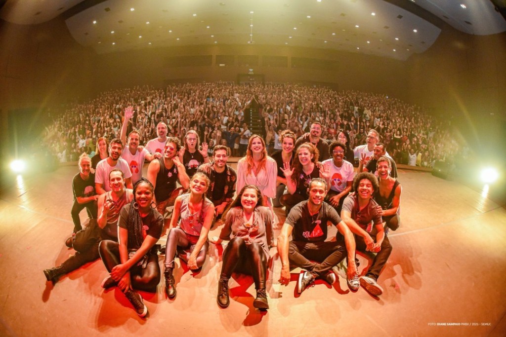 Espetáculo em homenagem à Rita Lee lota Teatro Municipal na abertura do Mormaço Cultural&nbsp;2025