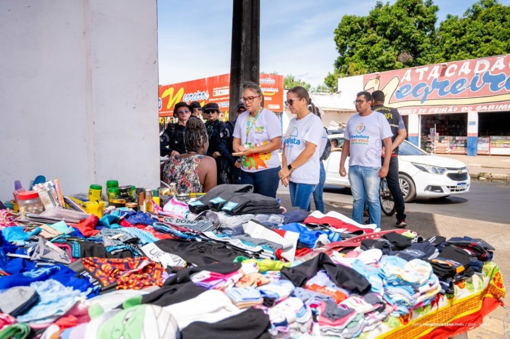 CALÇADA LIVRE – Guarda Municipal orienta ambulantes durante as festas de fim de&nbsp;ano