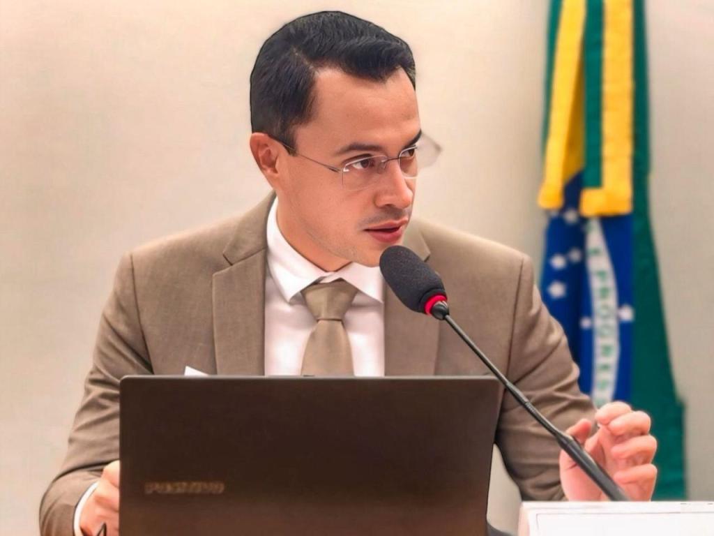 CCJC aprova proposta do deputado Zé Haroldo Cathedral que amplia o uso do braile em serviços e documentos&nbsp;públicos