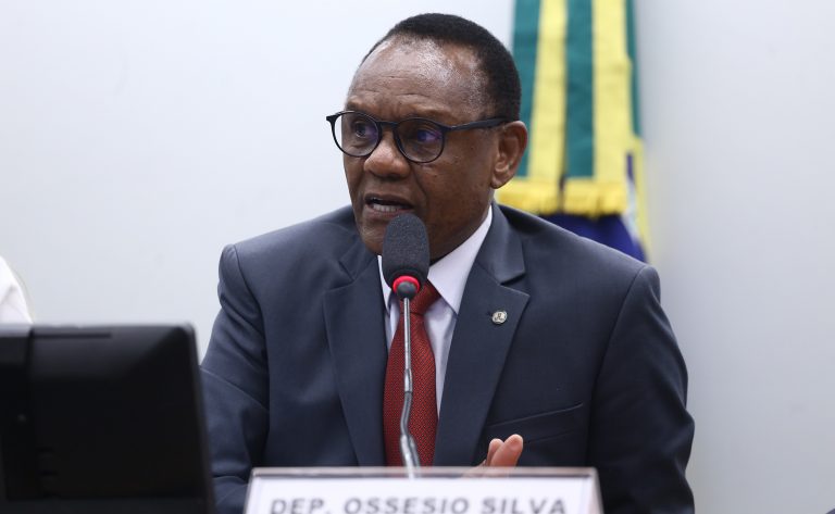 Comissão da Câmara aprova projeto que reduz custos de equipamentos de segurança para automobilismo e&nbsp;motociclismo