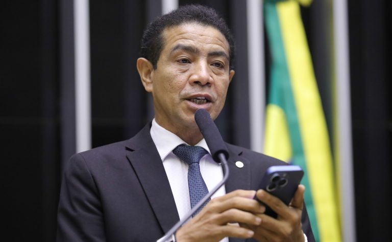 Projeto proíbe uso de imagens desrespeitosas à fé cristã em desfiles de escola de&nbsp;samba