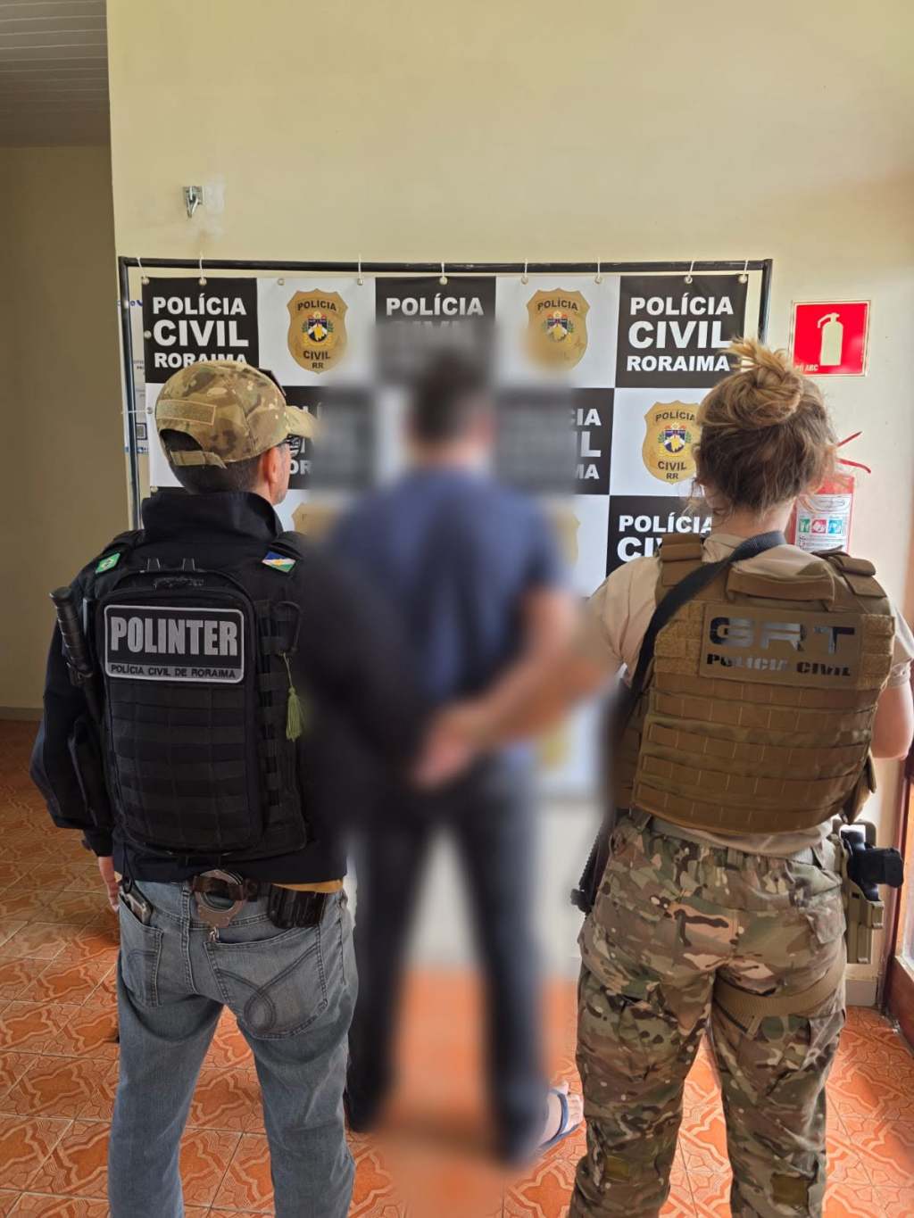 Polícia Civil cumpre mandado de prisão contra servidor público condenado por roubo qualificado contra sete&nbsp;vítimas