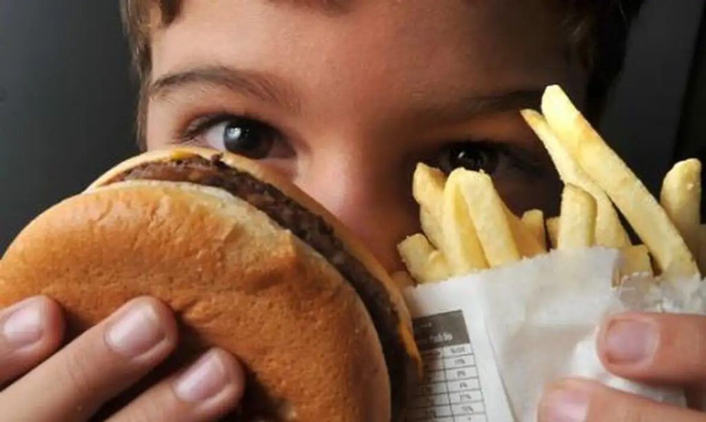 Controle do colesterol deve começar na infância, alerta&nbsp;cardiologista