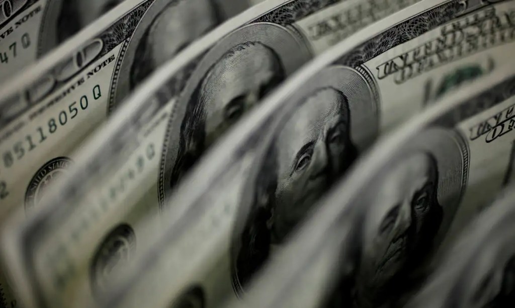 Dólar sobe 8,21%, e bolsa cai 13,88% após resultado das eleições&nbsp;presidenciais